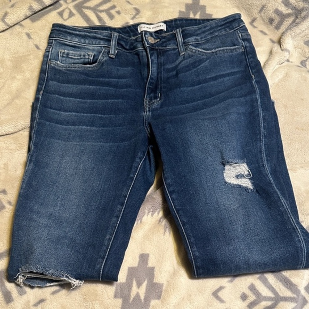 A32.  Flying Monkey women’s Dark Blue distressed frayed hem ankle Jeans size 30